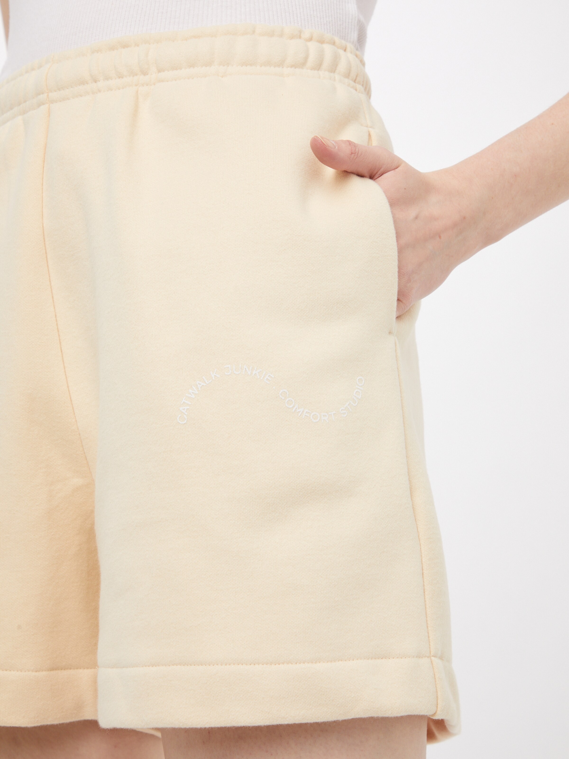 Vêtements Pantalon TAKE IT EASY Comfort Studio by Catwalk Junkie en Crème 
