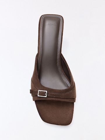 BershkaNatikače s potpeticom - smeđa boja