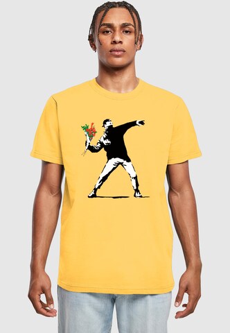 Merchcode Shirt 'Banksy - Love Is In The Air' in Gelb: Vorderseite