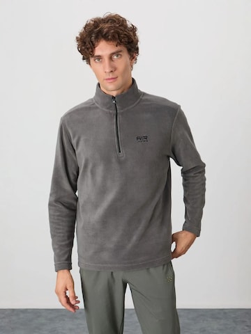 Tommy Life Sweater in Grey: front