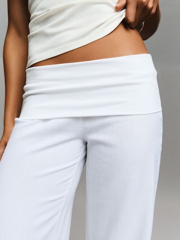 Bershka Široke hlačnice Hlače | bela barva