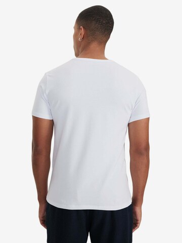 T-Shirt 'Theo' WESTMARK LONDON en blanc