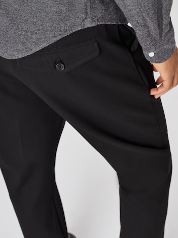 Effilé Pantalon chino 'Crimson' elvine en noir