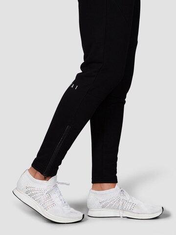 MOROTAI Slimfit Sporthose 'COMFY PERFORMANCE' in Schwarz