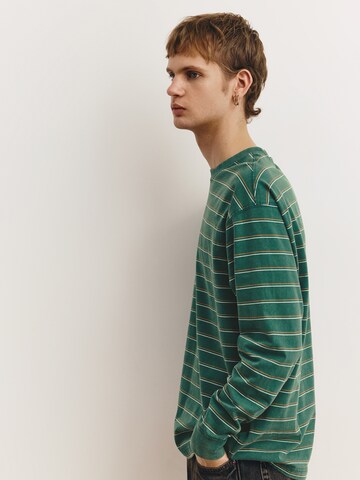 Pull&Bear Shirt in Grün