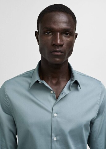 MANGO MAN Slim Fit Hemd 'Emotion' in Grün