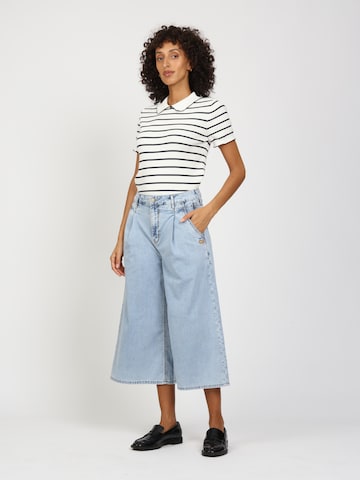 Gang Flared Jeans in Blue: front