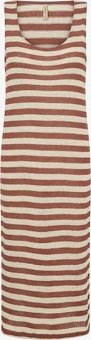 Soyaconcept Mekko värissä punainen: etupuoli