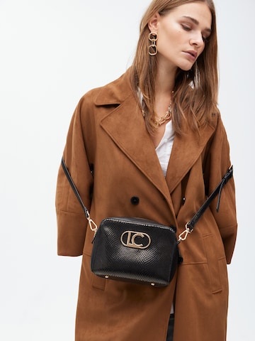 Sac à bandoulière Lola Casademunt en noir : devant