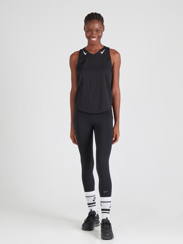 Top sportivo 'AeroSwift' di NIKE in nero
