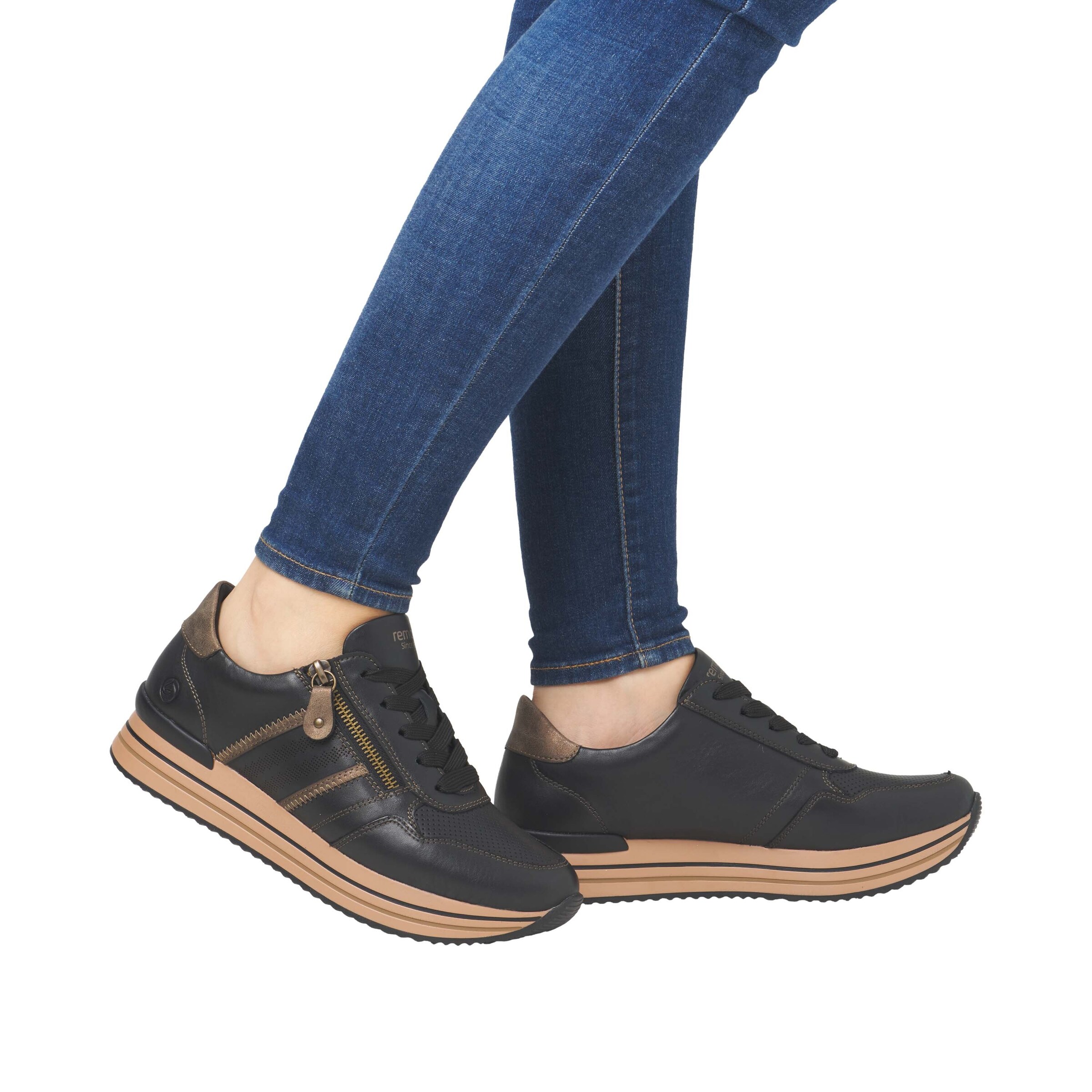 Baskets basses REMONTE en noir
