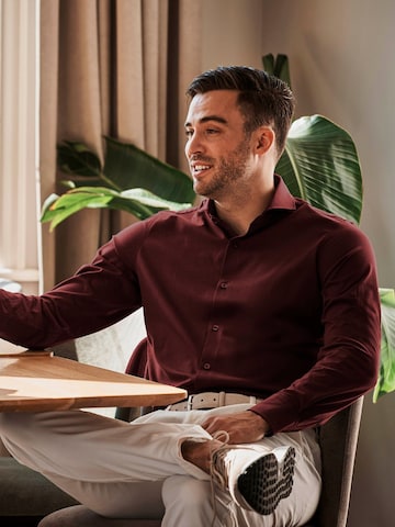 Suitable Slim fit Button Up Shirt in Red