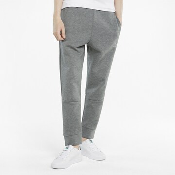 Effilé Pantalon de sport PUMA en gris : devant