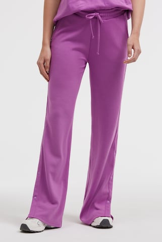 SENSES.THE LABEL Loose fit Pants in Purple: front
