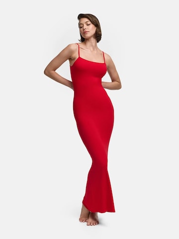 cfab (formerly creamy fabrics) Kleid 'Ribbed Cami Maxikleid'‌‌‌ in Rot