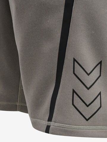 Hummel Regular Sportshorts in Grau