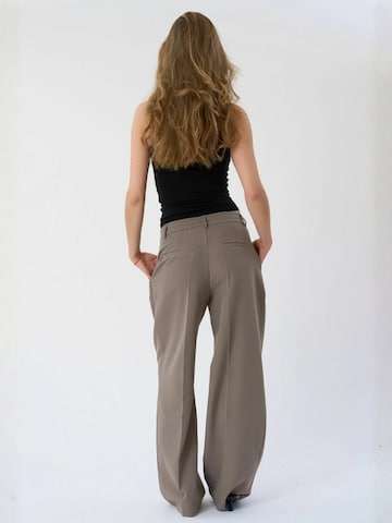 TEESHOPPEN Regular Housut ' Mila ' värissä beige