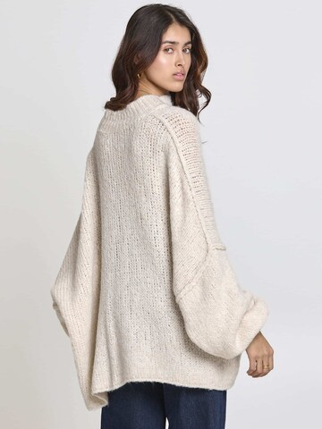 Lilavie Strickjacke ' Lolaa Oversize One Size ' in Beige