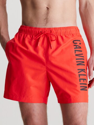 Calvin Klein Swimwear Badeshorts 'Intense Power' in Rot: Vorderseite