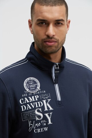 CAMP DAVID Troyer-Sweatshirt mit Zipper und Artworks in Blau: Vorderseite