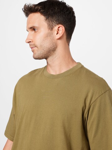 Tricou 'Stay Loose SS Tee' de la LEVI'S ® pe verde