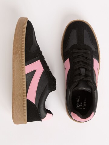 Friends Like These Sneaker in Schwarz