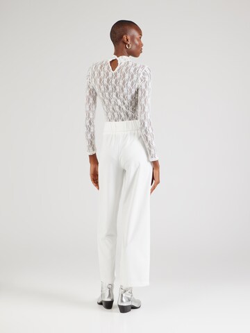 Wide leg Pantaloni con pieghe 'GEGGO' di JDY in bianco