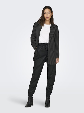 ONLY - Tapered Pantalón 'Mady' en negro