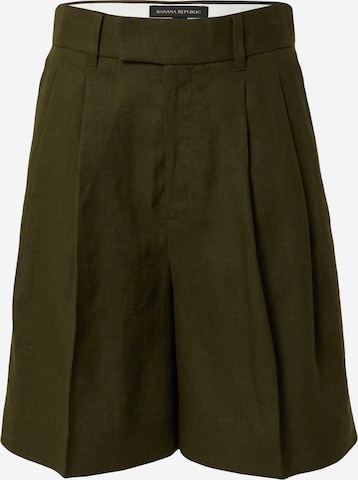 Banana Republic Wide leg Pleat-front trousers in Green: front