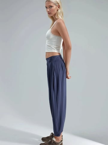 Tapered Pantaloni di Busem in blu