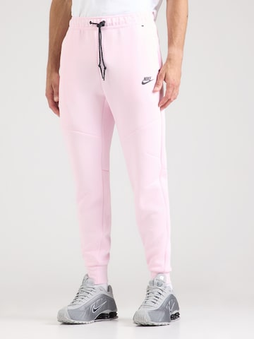 Nike Sportswear - Tapered Pantalón 'TCH FLC' en rosa: frente