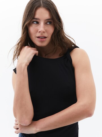 OXXO T-Shirt in Schwarz