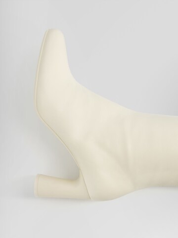 Bottines Bershka en blanc