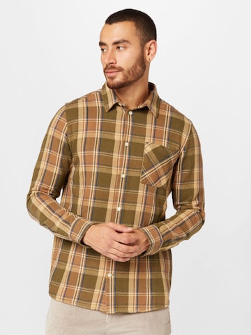 KnowledgeCotton Apparel Comfort fit Button Up Shirt in Brown: front