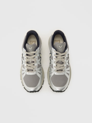 Veja Låg sneaker 'SALAR LT' i grå