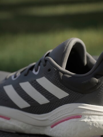 ADIDAS PERFORMANCE - Sapatilha de corrida 'Solarglide 6' em cinzento