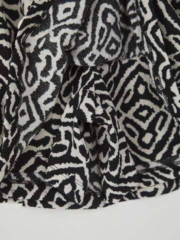 Trendyol Curve Skirt in Black