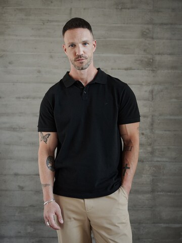 DAN FOX APPAREL Футболка 'Essential' в Черный: спереди