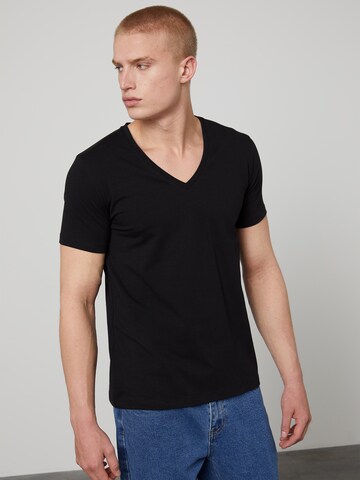 DAN FOX APPAREL Футболка 'Samuel' в Черный: спереди