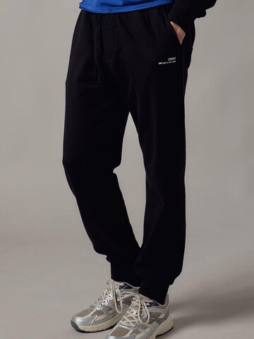 OWN Off With Nature Regular Broek 'Joggers Felpati' in Zwart: voorkant