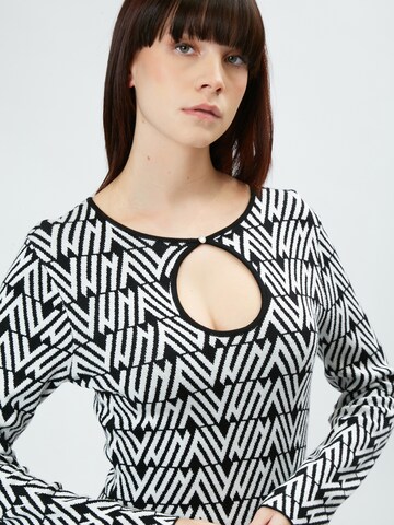 Abito in maglia di Influencer in nero