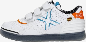 MUNICH Sneakers 'Klittenband Laag' in White: front