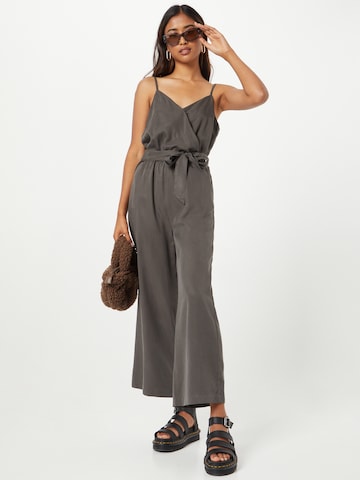 Tuta jumpsuit 'LILIANA' di VERO MODA in grigio