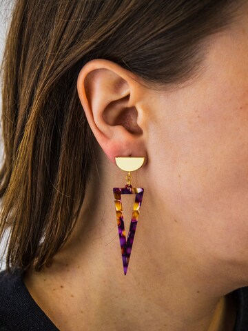 Fräulein Wunder Earrings 'Acetat Agnes' in Purple: front