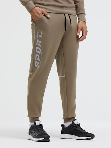 CAMP DAVID Tapered Pants in Beige: front