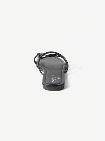 Sandale de la KOROSHI pe negru