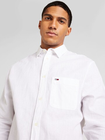 Tommy Jeans Regular fit Риза в бяло