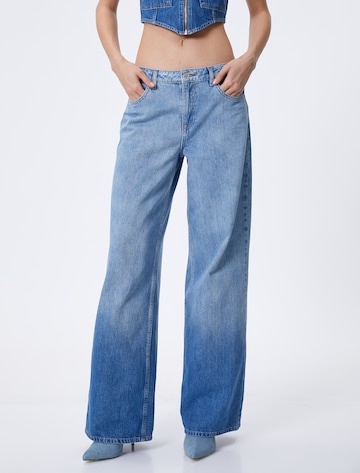 Koton Loose fit Jeans in Blue: front