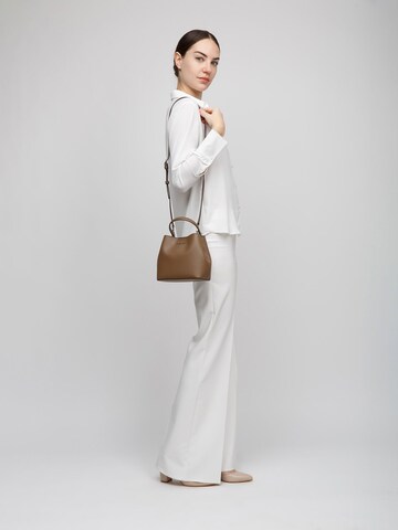 Michael Kors Schoudertas 'Pratt S' in Bruin