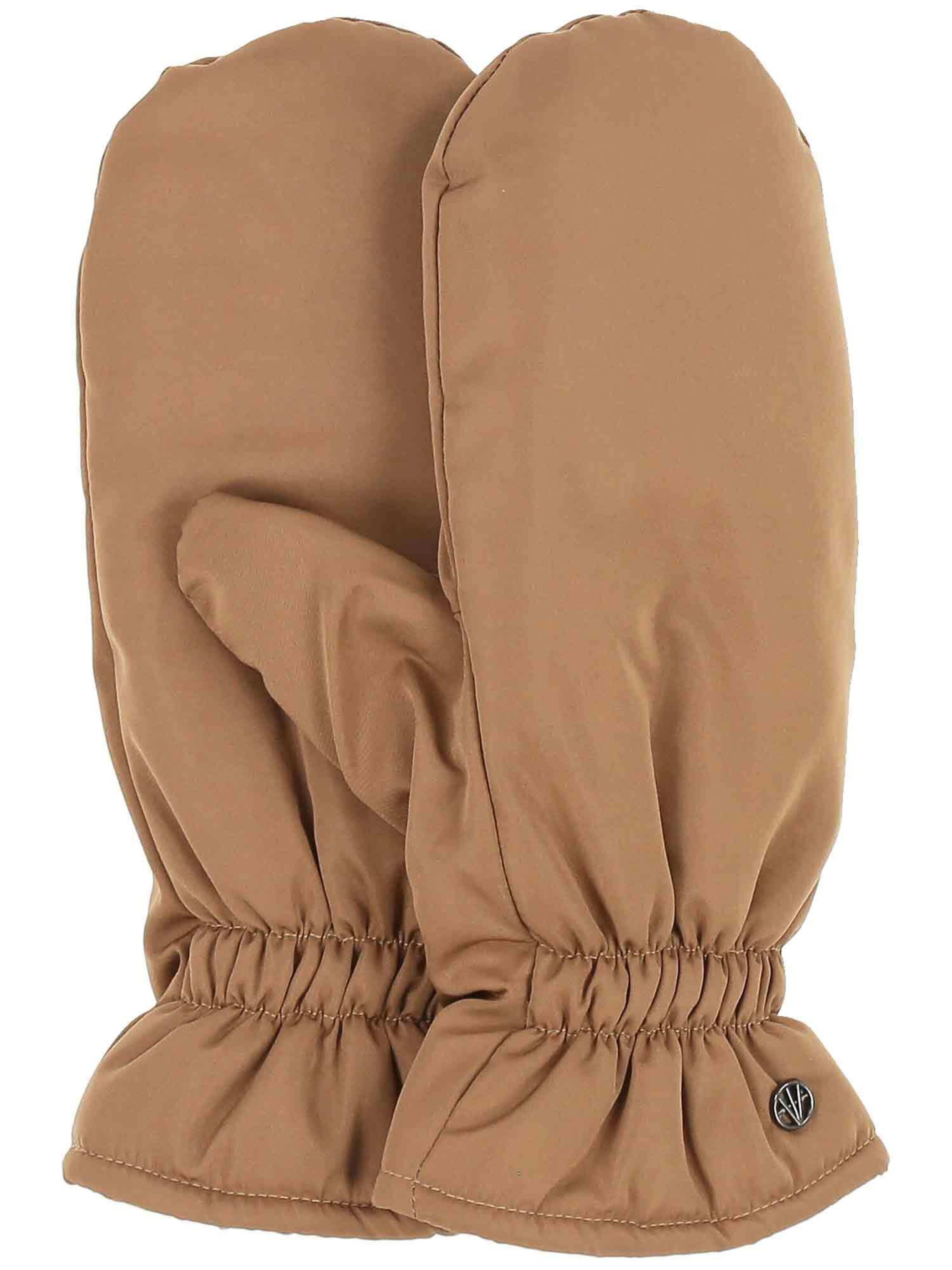 LOEVENICH Athletic Gloves in Yellow